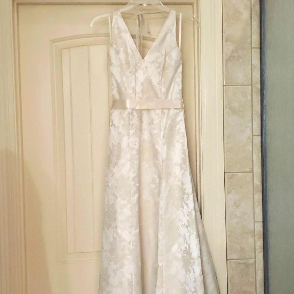 *Prom*Jessica McClintock for Gunn Sax junior formal size 3, off white